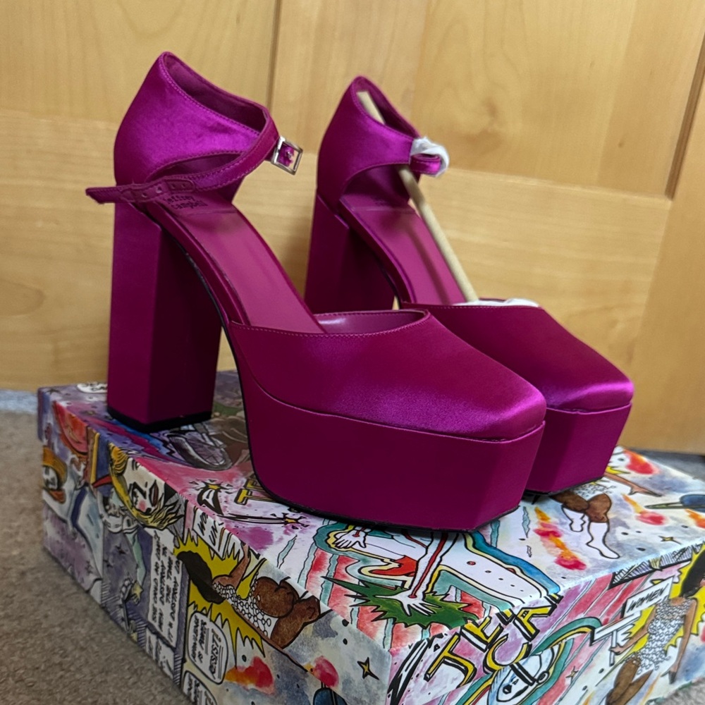 Jeffrey Campbell NWT Fuchia Satin Platform Heels Size 8.5